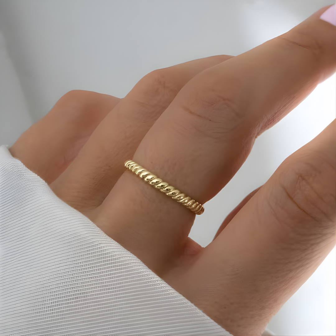 Noviqlo | Minimalist Wave Band Ring