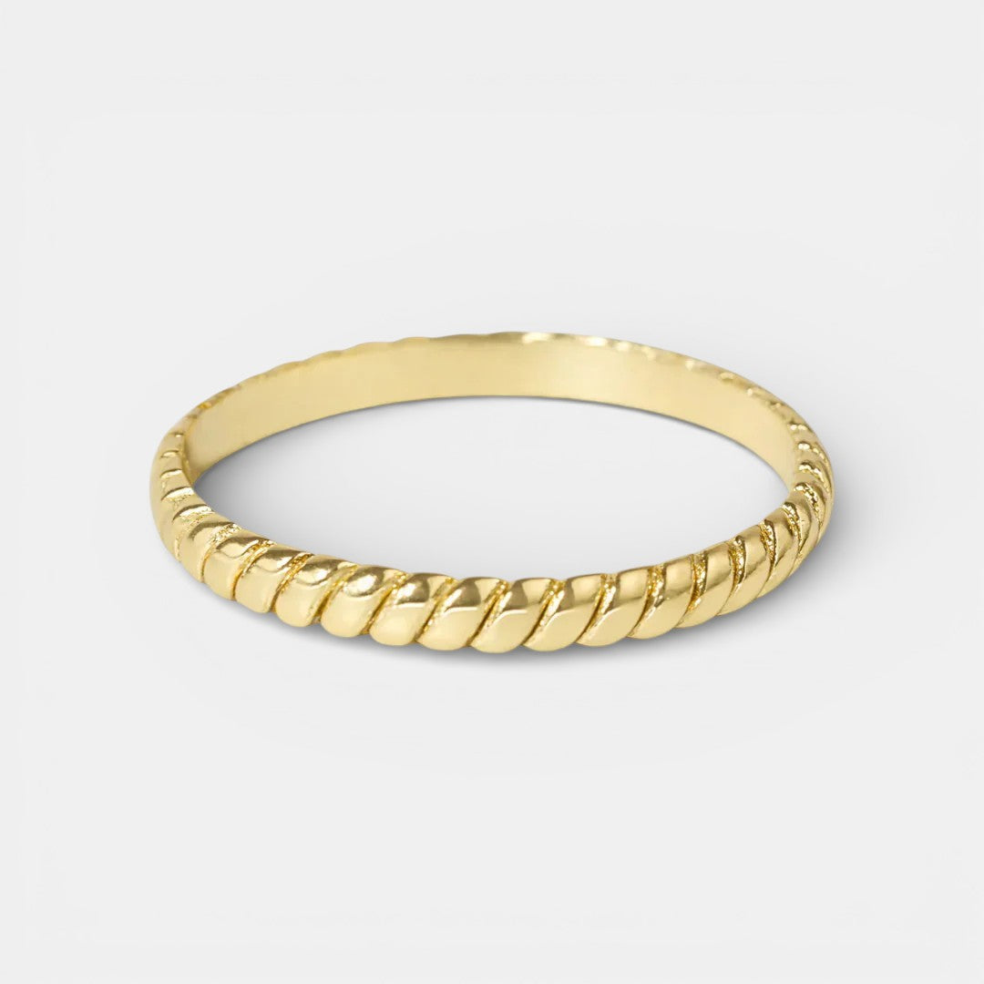 Noviqlo | Minimalist Wave Band Ring