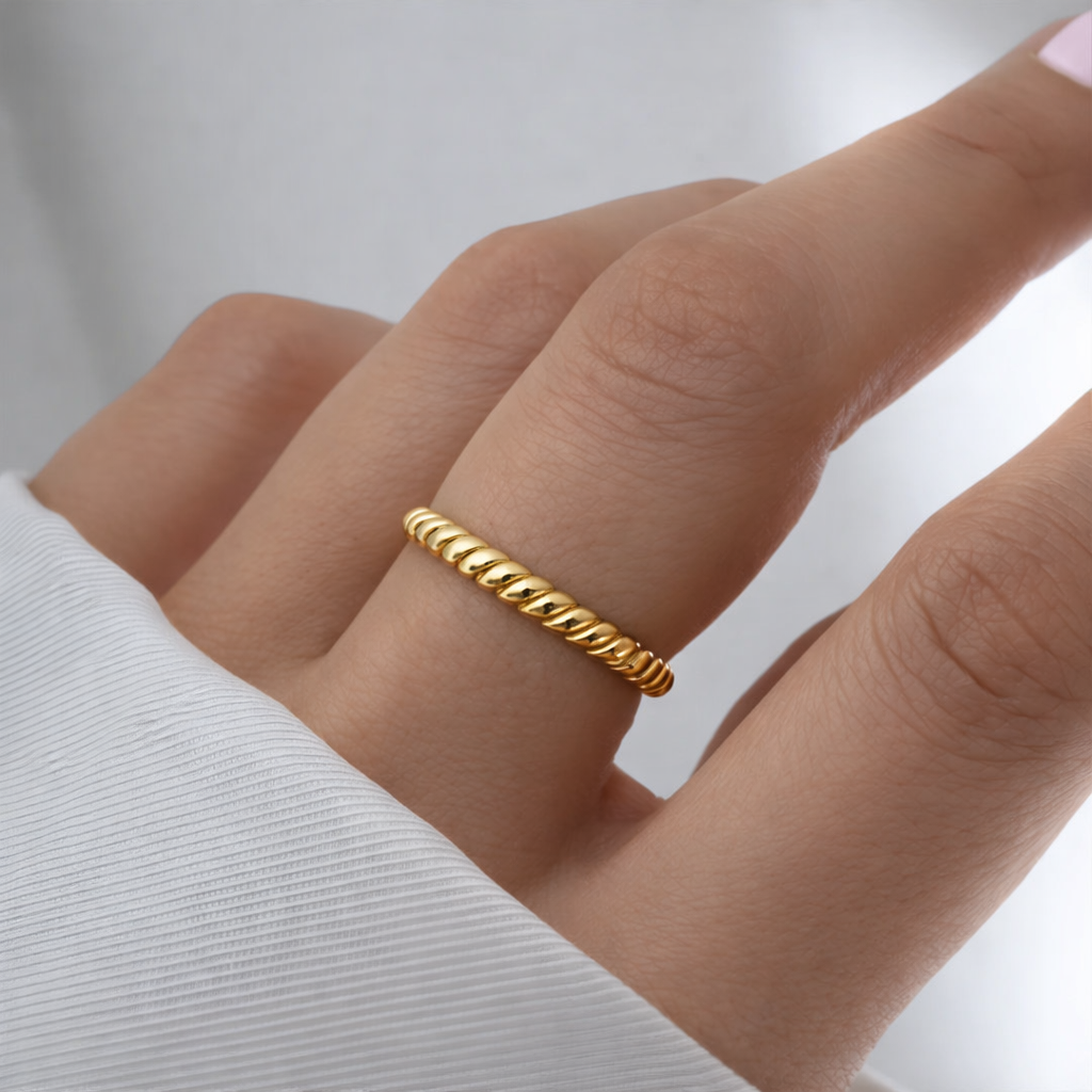 Noviqlo | Minimalist Wave Band Ring